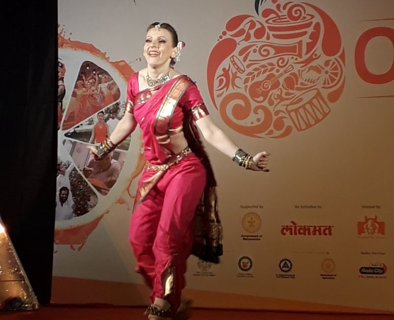 Foreign touched to Kathak and Lavani in World's Orange Festival | वर्ल्ड आॅरेंज फेस्टिव्हलमध्ये कथ्थक व लावणीला विदेशी तडका