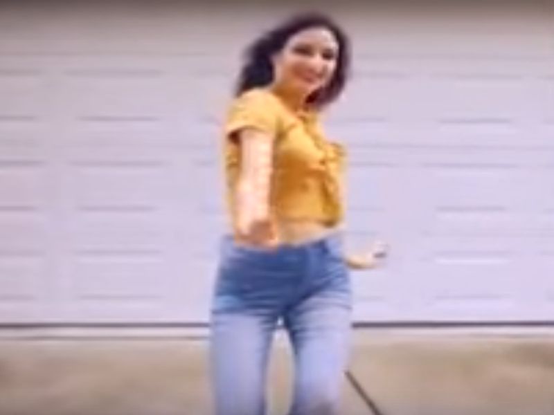 After dancing uncle this girl from America goes viral on social media | डान्सिंग अंकलची अमेरिकेतील शिष्या पाहिलीत का?