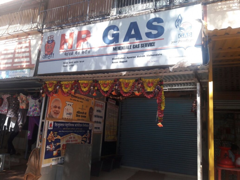 Ratnagiri: The gas office in Dapoli was broken; Five lakh cash, stolen some stuff | रत्नागिरी : दापोलीतील गॅसचे ऑफिस फोडले ; पाच लाख रोख, काही सामान चोरीला 