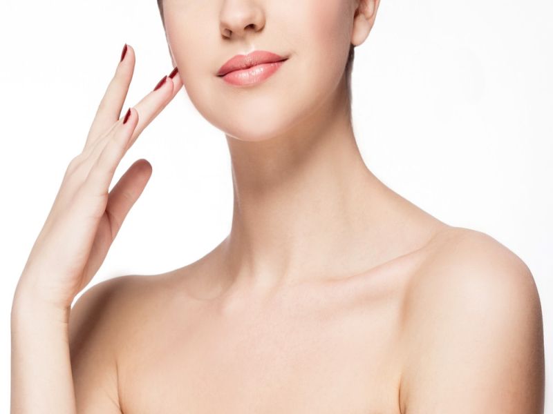Even after bleach neck looking so dark so follow these tips | ब्लीच वापरुनही मान काळीच दिसते का? वापरा या खास टिप्स!