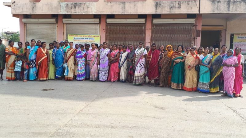 Warning of women saving group at Bothakkaji and Bori Adgaon | खामगाव : तालुक्यात दारूबंदी करा; नाहीतर विक्रीची परवानगी द्या - महिला बचत गटाची मागणी