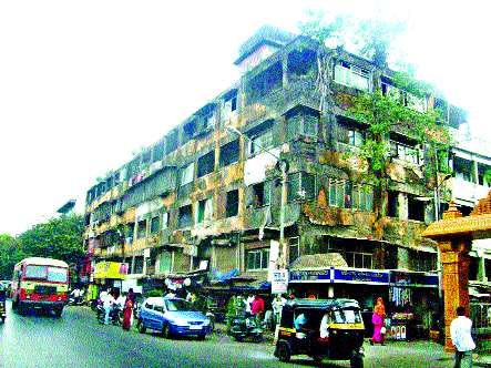  Mira-Bhairinder Municipal Corporation (BMC) has issued notice to 94 buildings, criminal cases filed for criminal proceedings | मीरा-भार्इंदर पालिकेची ९४९ इमारतींना नोटीस, फौजदारी गुन्हा दाखल करण्याचा इशारा