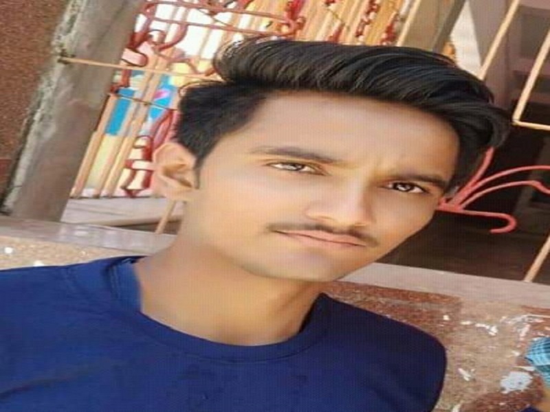 Kolhar college boy commits suicide near Sangamner | कोल्हारच्या महाविद्यालयीन तरुणाची संगमनेरजवळ आत्महत्या