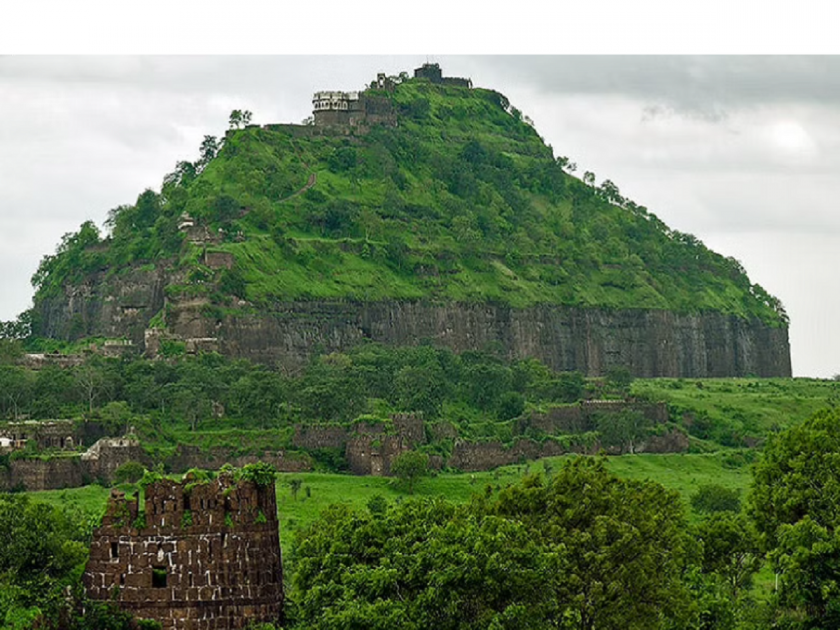 A renaming campaign after the city to the fort; Daulatabad Fort to be renamed 'Devagiri' | शहरानंतर नाव बदलाची मोहीम किल्ल्यापर्यंत; दौलताबाद किल्ल्याचे नाव पुन्हा होणार 'देवगिरी'