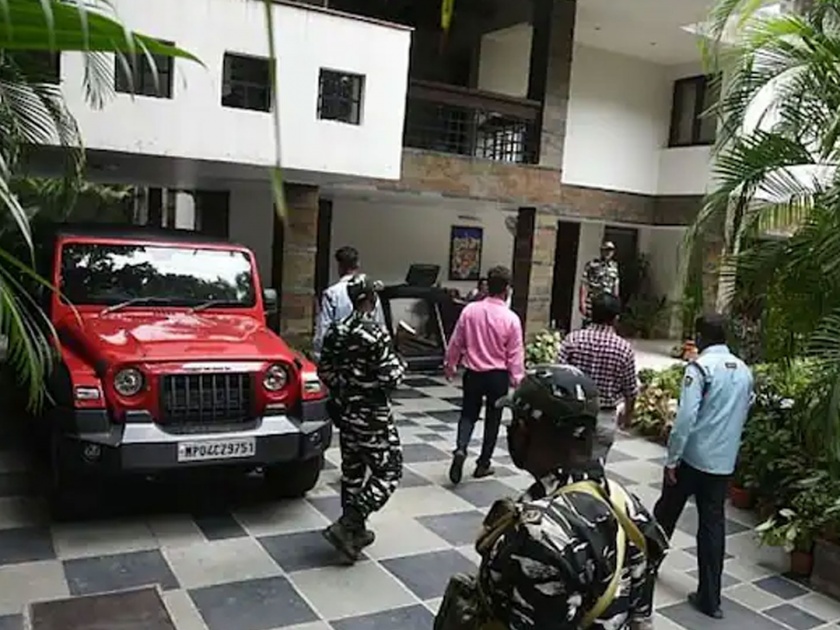 income tax department raids more than 30 offices of Dainik Bhaskar Group | दैनिक भास्कर समूहाच्या ३० हून अधिक कार्यालयांवर प्राप्तिकर विभागाचे छापे; भल्या पहाटेची कारवाई