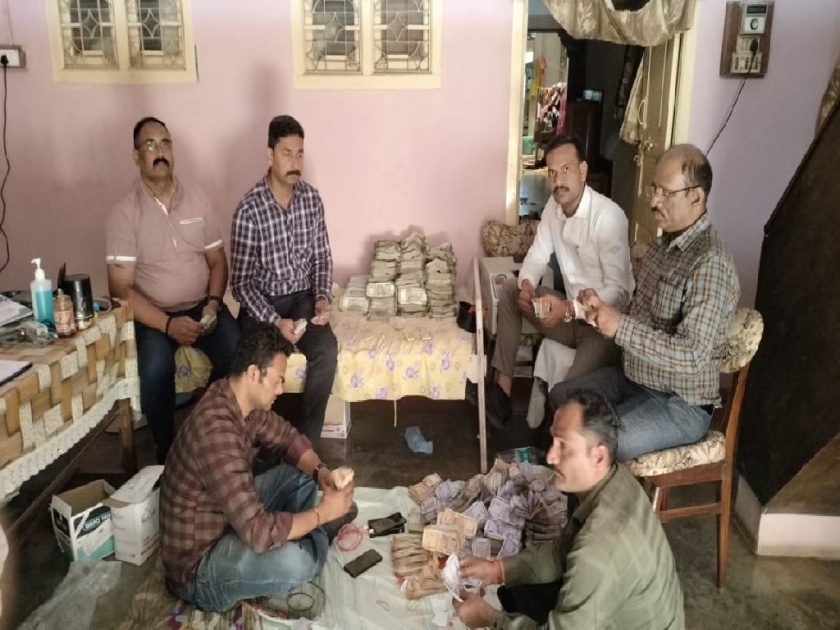 Economic Offenses Branch raids thug Sontu Jain's friend's house in Gondia, seizes five bags of cash along with gold biscuits | ठग सोंटू जैनच्या मित्राघरी आर्थिक गुन्हे शाखेचा छापा, सोन्याच्या बिस्किटांसह पाच थैली रोकड जप्त