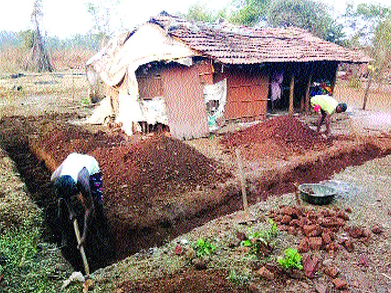 The development of 'that' hut is being eaten by ncp leader sharad pawar | पवार जेवलेल्या ‘त्या’ झोपडीचा होणार विकास
