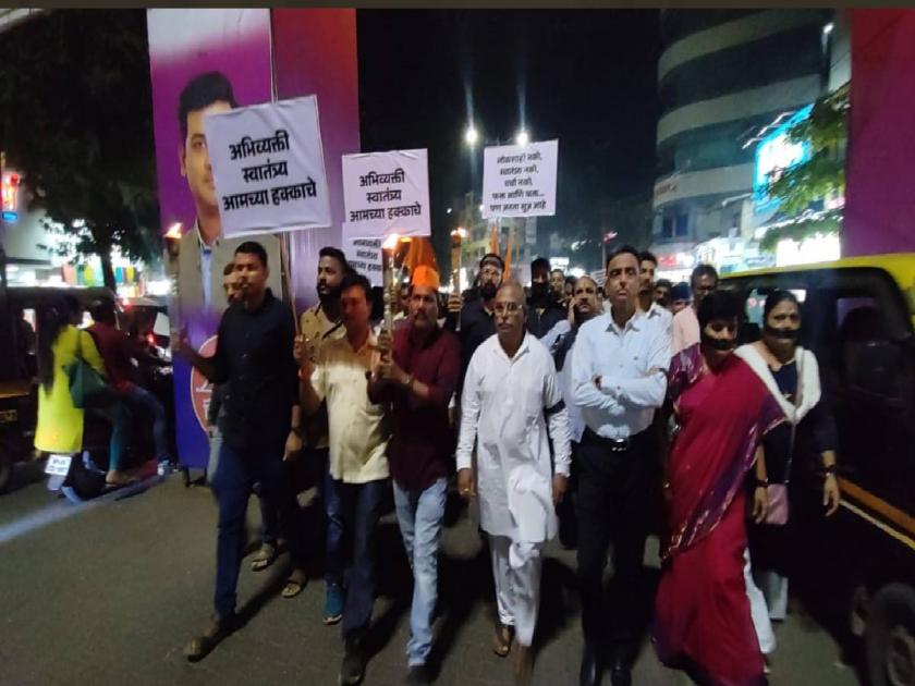 Silent march by Thackeray faction to protest cancellation of Hou Daya Charcha | ‘होऊ दया चर्चा’ रद्द केल्याच्या निषेधार्थ ‘ठाकरे’ गटाचा मूक मार्च