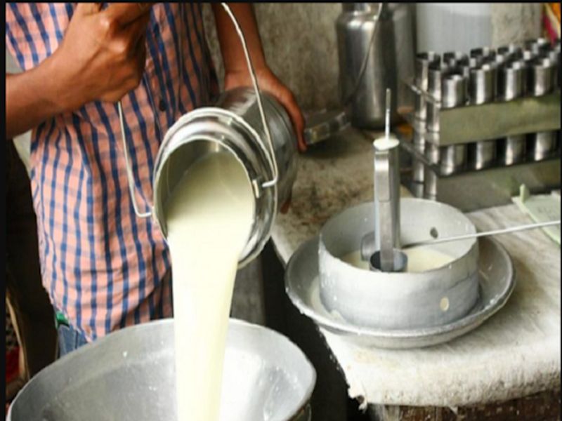 Agitation for milk prices; Ghatak Paksha on the streets with BJP | दूध दरासाठी आंदोलन; भाजपसह घटक पक्ष रस्त्यावर