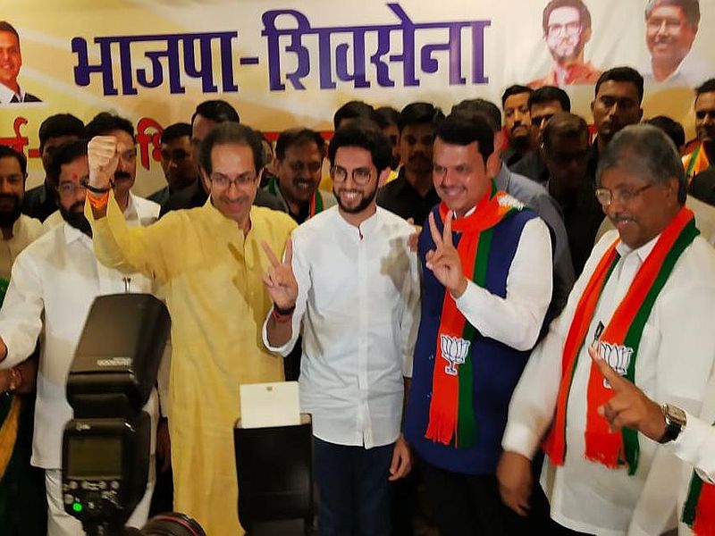 Maharashtra Election 2019: CM Devendra Fadnavis hints at new role to Eknath Khadse, Vinod Tawde | खडसे, तावडेंची 'तिकीटं कापली' नाहीत; त्यांची भूमिका बदलली!; मुख्यमंत्र्यांचे 'पुनर्वसना'चे संकेत