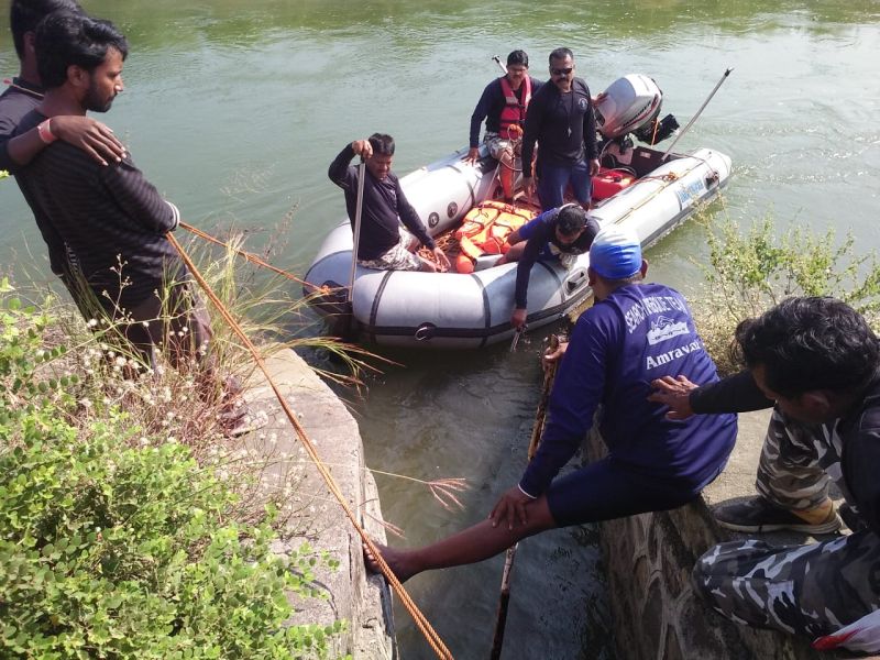 Amaravati : The body found after 24 hours in the canal | कालव्यात वाहून गेलेल्या मुलाचा 24 तासानंतर सापडला मृतदेह