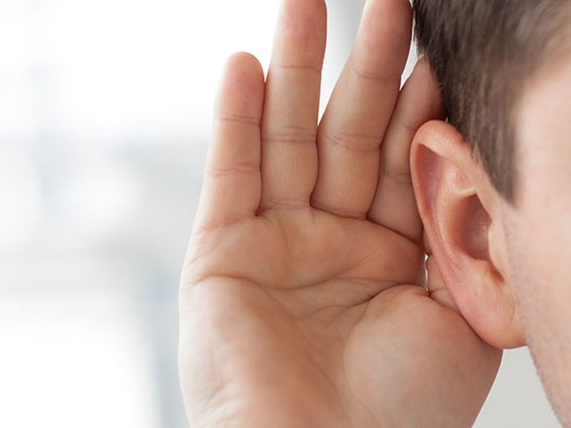 know the reason and home remedies of deafness | कमी ऐकू येतंय का? 'हे' असू शकतं कारण!