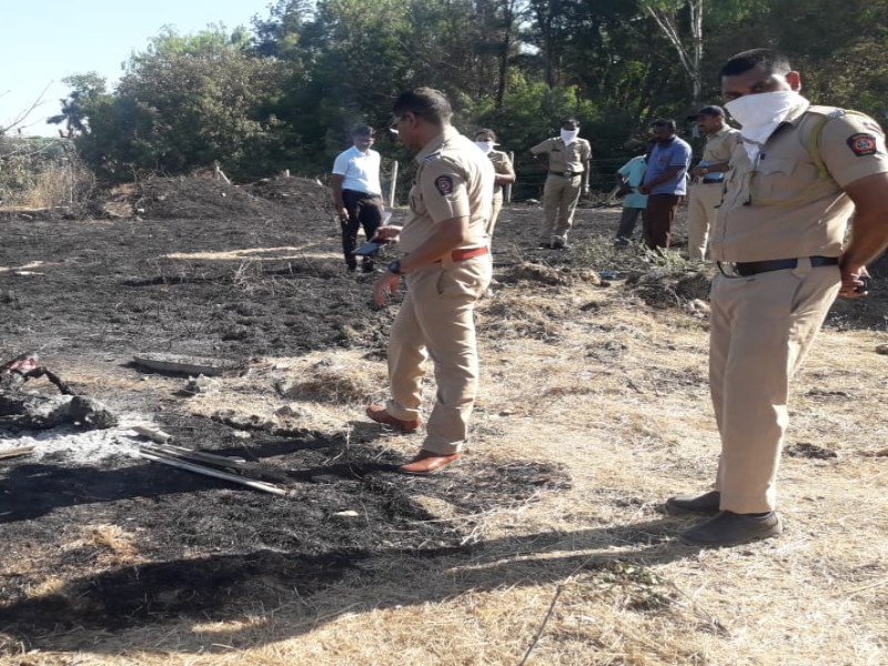 The Youth dead body was found in burnt condition at dhayri | वडगाव बुद्रुक येथे खुन करुन मृतदेह जाळला