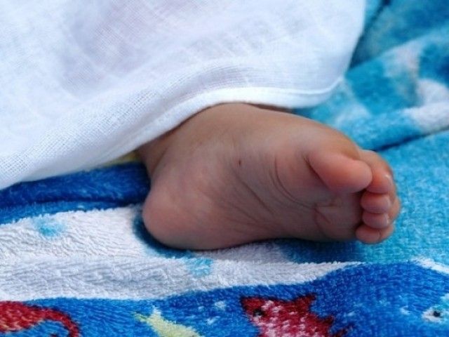 Death of twin kids due to poisoning | विषबाधा झाल्याने जुळ्या चिमुकल्यांचा मृत्यू