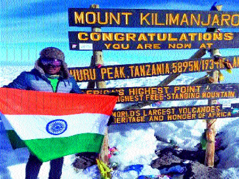 The biggest tricolor on the edge of Kilimanjaro cremated, Latur's Deepak was performed | किलीमांजारो शिखरावर सर्वांत मोठा तिरंगा फडकावला, लातूरच्या दीपकची कामगिरी