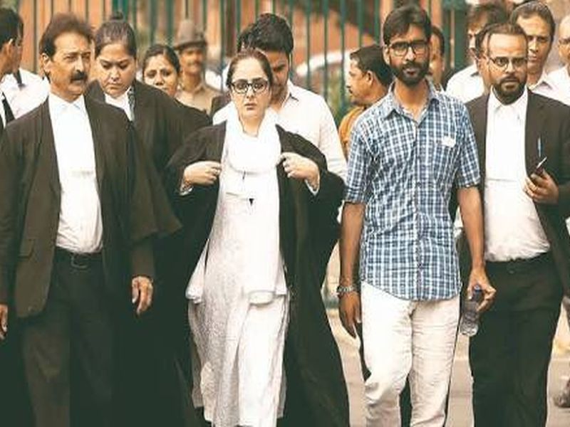 Kathua Case: Who is Adv. Deepika Rajawat? | Kathua Case: कठुआच्या लेकीसाठी लढणाऱ्या अ‍ॅड. दीपिका राजावत आहेत तरी कोण ?