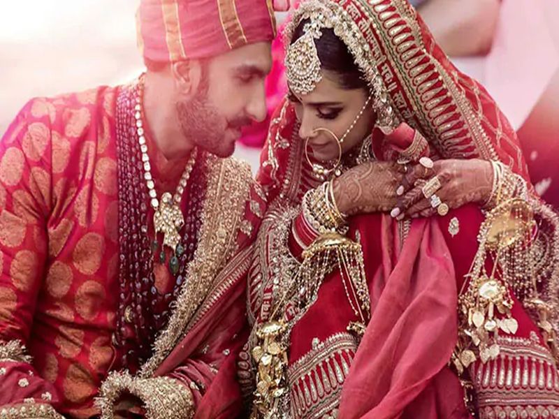 not only deepika padukones lehenga but chuda and kaleera is also beautiful and elegant | Deepika Ranveer Wedding : बघा दीपिकाचा नववधू साज; चूडा आणि कलीरे आहेत खास!