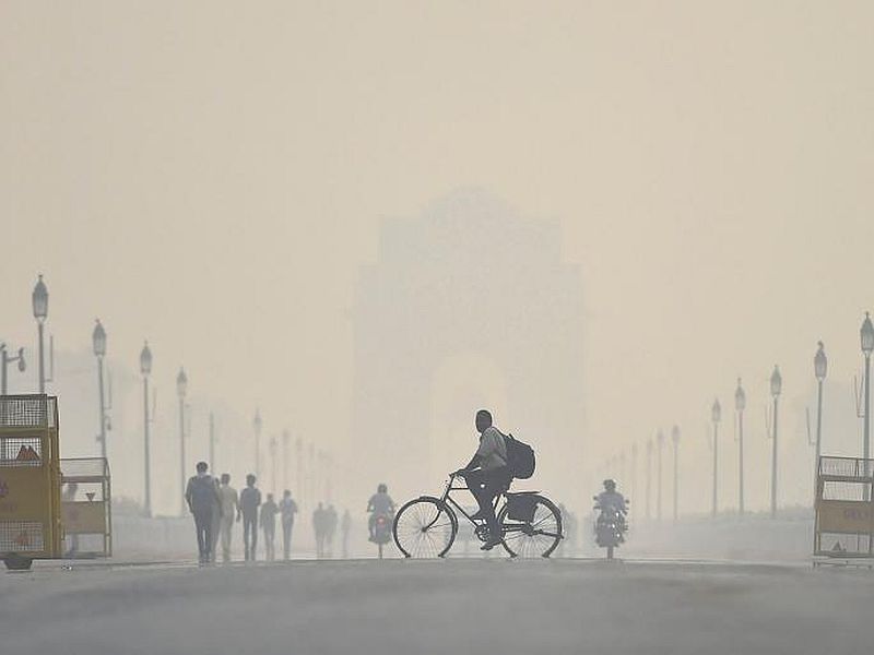 Delhi air quality plunges to 'very poor' | दिल्लीला प्रदूषणाचा विळखा! हवेची गुणवत्ता आणखी खालावली