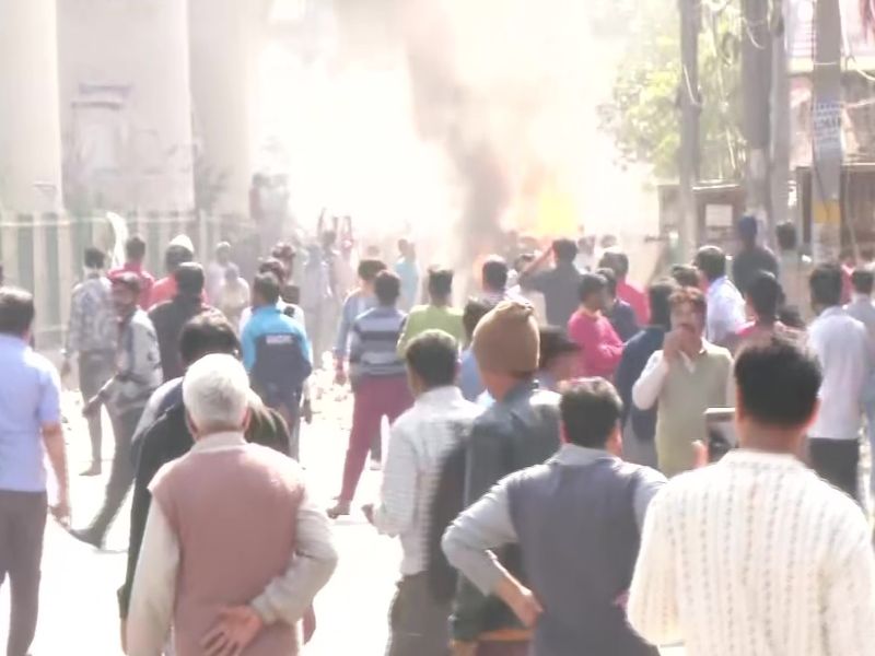 CAA Protest anti caa protest stone pelting near maujpur metro station | CAA Protest : सीएए विरोधी आंदोलनात आज पुन्हा दगडफेक, हेड कॉन्स्टेबलचा मृत्यू