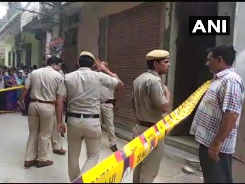Shocking 11 bodies found in the same house in Delhi | धक्कादायक! दिल्लीत एकाच घरात सापडले 11 मृतदेह