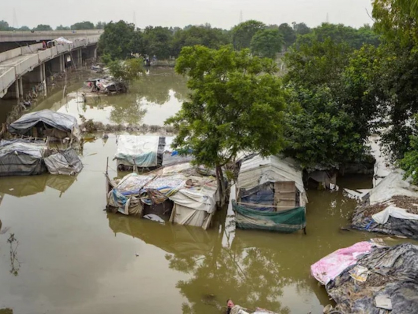 flood situation in delhi many families came on the streets flood affected family | Delhi Flood : पावसाचा हाहाकार! दिल्लीत पुरामुळे अनेक कुटुंबं आली रस्त्यावर; महिलांनी मांडल्या व्यथा