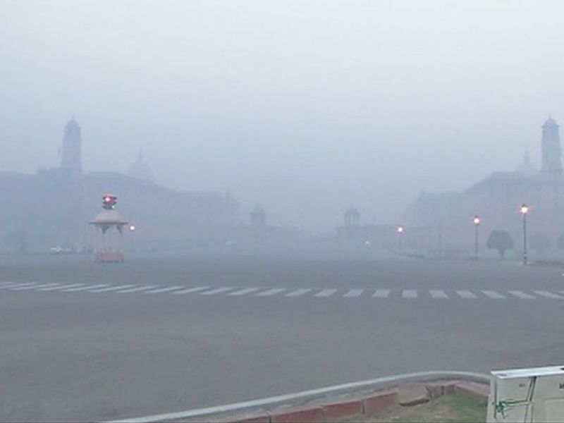 Pollution is still in Delhi | दिल्लीला प्रदुषणाचा विळखा अद्याप कायम