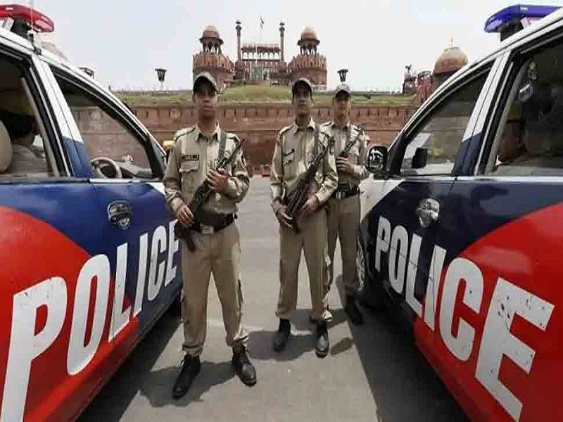 Terrorist Arrested In Delhi, Pakistani terrorist along with Large quantities of ammunition arrested in delhi | दिल्ली पोलिसांची मोठी कारवाई, पाकिस्तानी दहशतवाद्याला अटक; मोठ्या प्रमाणात दारुगोळा जप्त