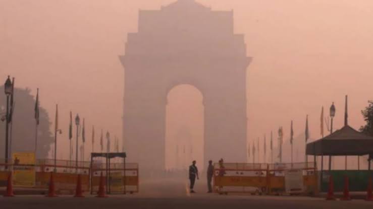  Supreme Court bans on any construction in Delhi | दिल्लीमध्ये कोणतीही बांधकामे करण्यावर सर्वाेच्च न्यायालयाची बंदी
