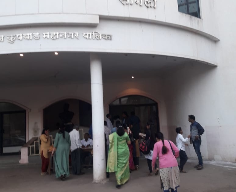 Venue of dramatization in Sangli's Dinanath Natyagrha | नाट्यप्रयोगाची सांगलीच्या दीनानाथ नाट्यगृहात नांदी