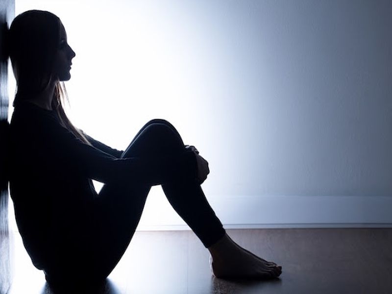Girls twice more likely to be depressed due to social media use | सोशल मीडियाच्या अतिवापरामुळे नैराश्याचा धोका मुलींमध्ये दुप्पट