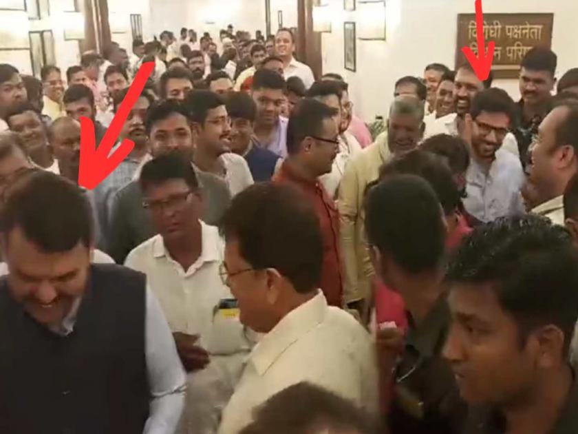 Maharashtra Assembly monsoon Session Devendra Fadnavis and Aditya Thackeray meet in Vidhan Bhavan lobby | "मी लिफ्टमधून चाललोय"; विधानभवनात देवेंद्र फडणवीस-आदित्य ठाकरेंची भेटीत मिश्किल संवाद