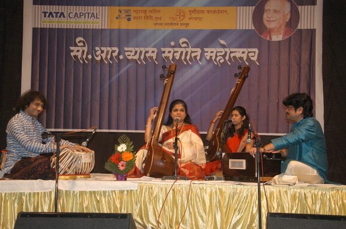 Kolhapur c. R. Vyas Music Festival, Devaki Pandit, Four Moon | कोल्हापुरात सी. आर. व्यास संगीत महोत्सव, देवकी पंडित यांच्या स्वरांनी चार चाँद