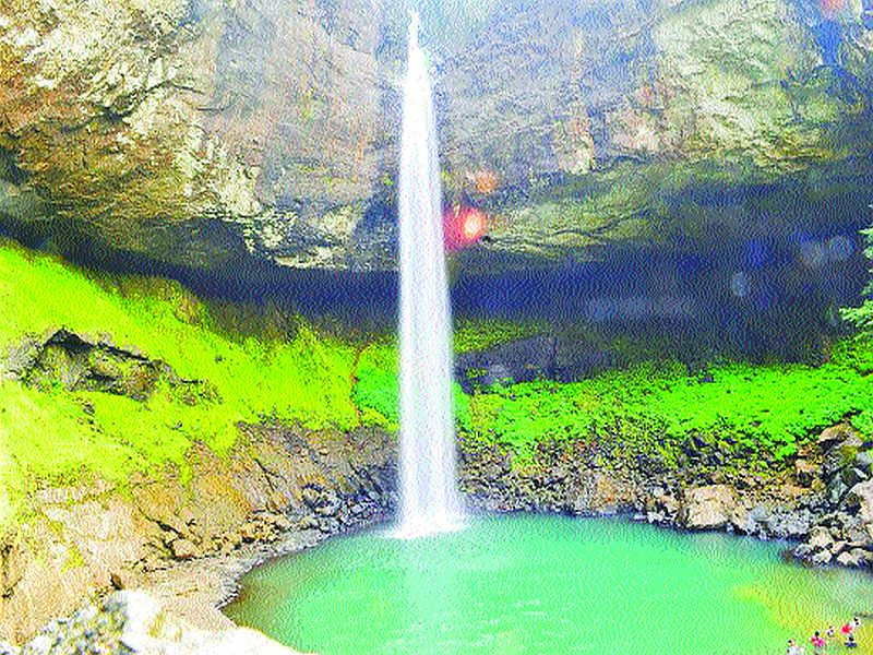 Ban on Devkund waterfall gets lifted, tourism will improve | देवकुंड धबधब्यावरील बंदी उठली, पर्यटन बहरणार