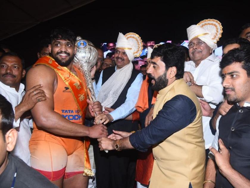 maharashtra kesari 2023 | Substantial increase in remuneration of wrestlers who bring glory to the state in wrestling; Devendra Fadnavis' announcement | कुस्तीत राज्याचा गौरव वाढविणाऱ्या पैलवानांच्या मानधनात भरीव वाढ; देवेंद्र फडणवीस यांची घोषणा
