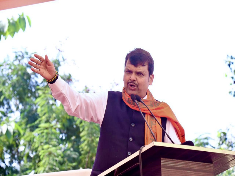 BJP leader Devendra Fadnavis criticizes state government over nawab malik and sameer wankhede case | 'महाराष्ट्रात 1 हजार कोटींची दलाली होते, तेव्हा हे नेते गप्प बसतात'
