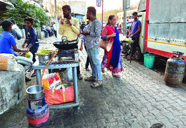 Food vendors protect city on gas | खाद्यपदार्थ विक्रेत्यांमुळे शहराची सुरक्षा ‘गॅसवर’