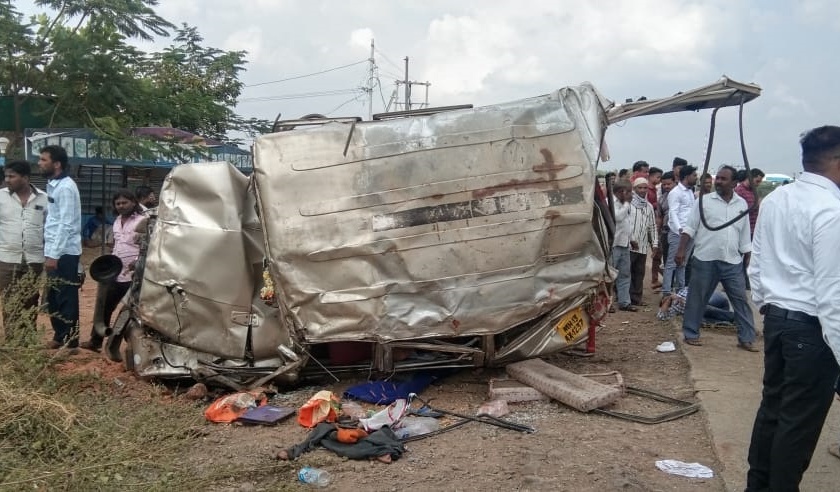 Shocking; Passenger jeep accident near Kumbhari; Four to five people were killed | धक्कादायक; कुंभारीजवळ प्रवासी जीपचा अपघात; चार ते पाच जण ठार