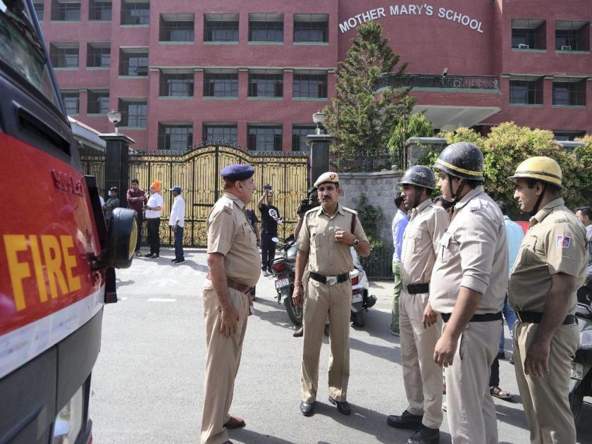 bomb threat in delhi ncr schools Delhi govt on action mode advisory issued | 100 शाळा अन् 143 कॉल…; बॉम्बच्या धमकीनंतर दिल्ली सरकार अ‍ॅक्शन मोडवर, अ‍ॅडव्हायजरी जारी