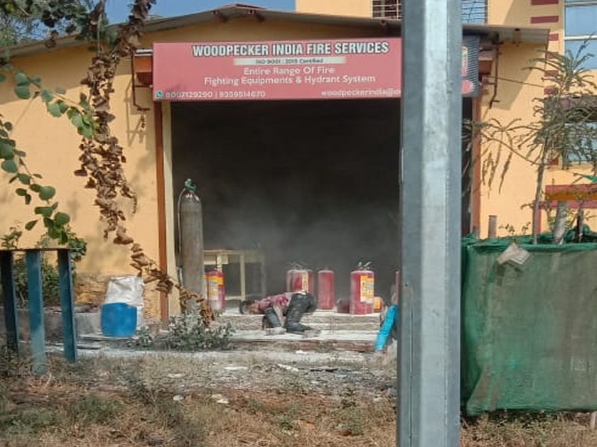 Worker dies in explosion of fire retardant cylinder | अग्निरोधक सिलेंडरच्या स्फोटात कामगाराचा मृत्यू