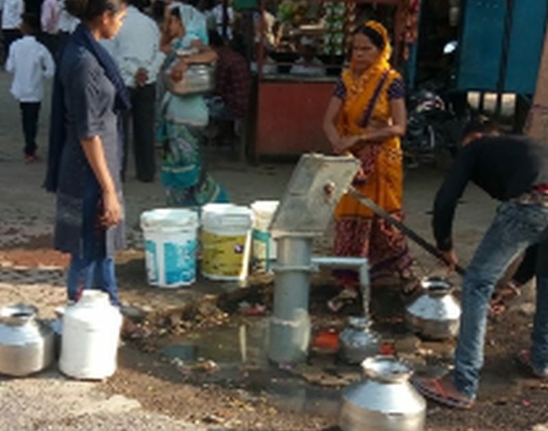 Malpur: Remedies from the Gram Panchayat, the situation of the people worried about the water crisis | मालपूर : ग्रामपंचायतीकडून उपाययोजना, पाणीटंचाईत नागरिकांना दिलासा