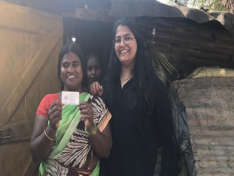 story of Pune housekeeper Geeta Kale visiting card | घरकाम करणाऱ्या गीताताई झाल्या ग्लोबल ; व्हिजीटिंग कार्ड जगभर व्हायरल