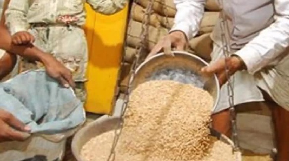 Effect of Lokmat There will be an inquiry into the fraud of the grain distribution commission in sangli | लोकमत इफेक्ट : धान्य वाटपातील कमिशनच्या अफरातफरीची चौकशी होणार