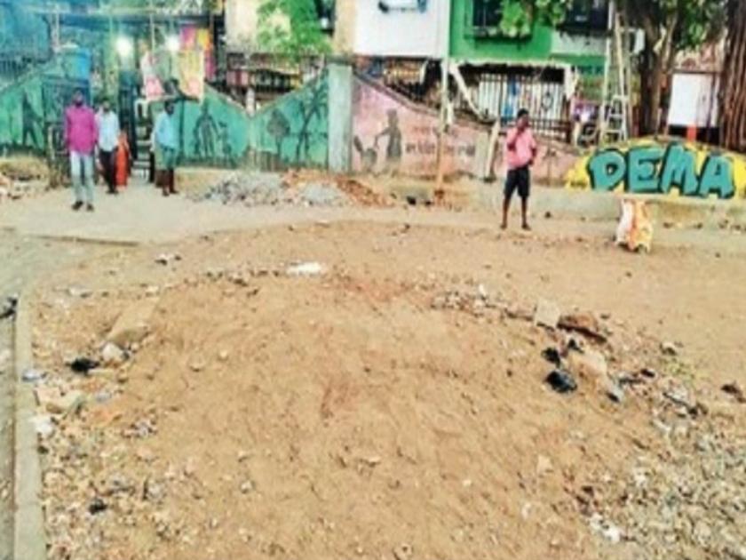 in dharavi the famous maidan that used to hold elections the citizens drew the attention of politicians along with the administration in mumbai | निवडणुका गाजविणारे प्रसिद्ध मैदान अडगळीत; नागरिकांनी प्रशासनासह राजकारण्यांचे लक्ष वेधले