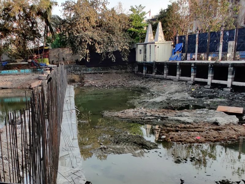 Corporators angry over concrete walls erected in ponds in mira bhayendar | तलावांमध्ये उभारलेल्या काँक्रीट भिंतीवरून नगरसेवक संतप्त