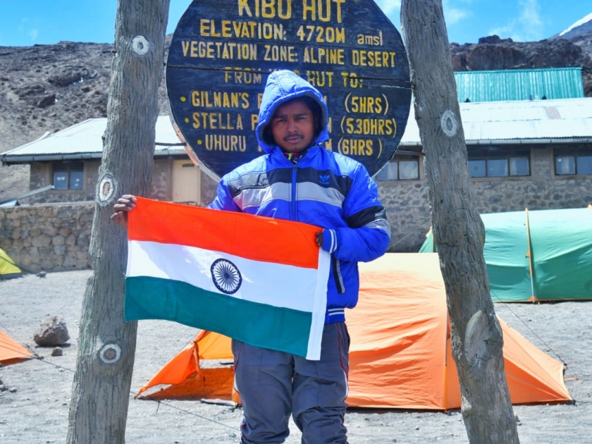 Handicaped Dhiraj of Akola climbed up Kilimanjaro peack | अकोला जिल्ह्याच्या दिव्यांग धीरजने सर केले किलीमंजारो हिमशिखर