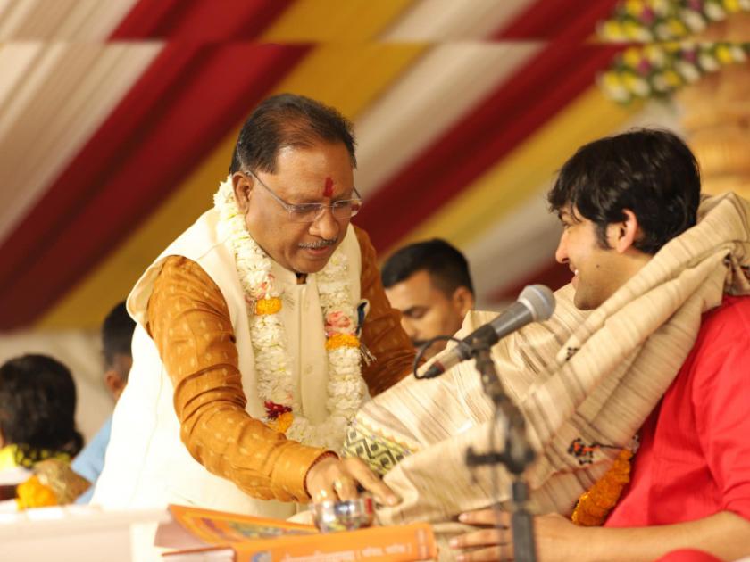 Abbot Dhirendra Shastri of Bageshwar Dham in Madhya Pradesh has made a big demand to Chief Minister Vishnudev Sai at Raipur in Chhattisgarh | चंद्रखुरी नको 'कौशल्य धाम' हवं! धीरेंद्र शास्त्रींची मागणी; लवकरच लग्न करणार असल्याचीही माहिती