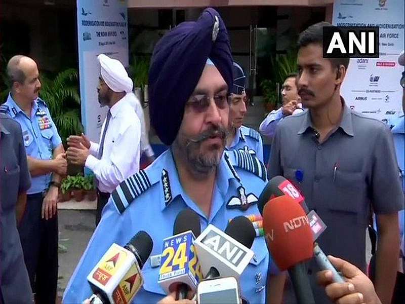 AF cautious and alert, says Air Chief BS Dhanoa amid Indo-Pak tensions | है तैय्यार हम... एअर मार्शल धनोआंकडून वायू दलास सतर्कतेच्या सूचना 