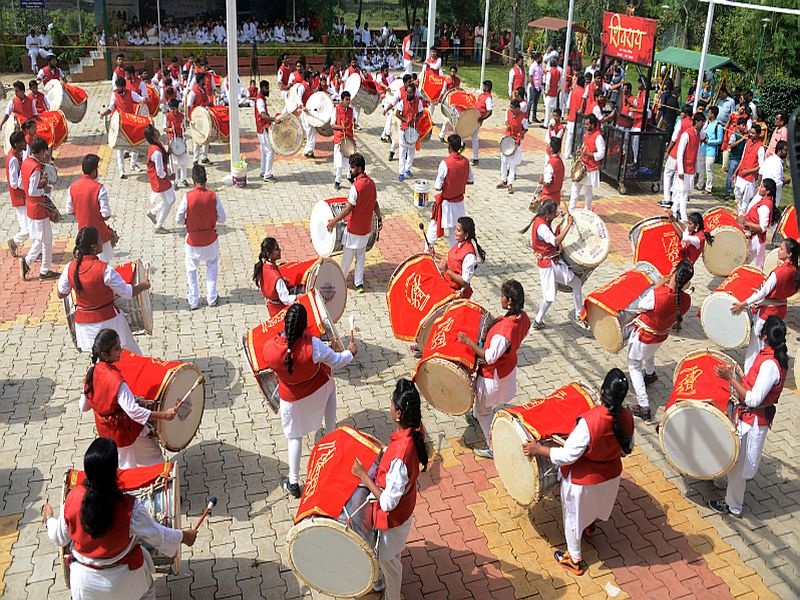 Traditional instruments in this year's Ganesh festival are fast: drum, cymbals, band, | यंदाच्या गणेशोत्सवात पारंपरिक वाद्ये तेजीत : ढोल, झांज, बॅन्ड, बॅन्जोचे दर लाखापर्यंत