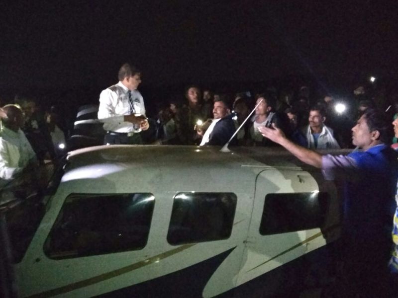 Two pilgrims injured along with pilots injured in a plane crash in Dhule near Sakri | धुळ्यात साक्रीजवळ प्रशिक्षणार्थी विमान कोसळले, पायलटसह पाच जण किरकोळ जखमी
