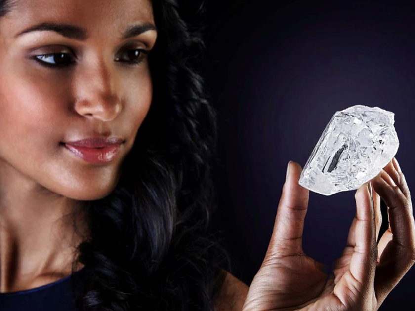 tennis ball size diamond; The world's second-biggest diamond sold for 347 crores | अबब ! टेनिसबॉलच्या आकाराएवढा हिरा, 347 कोटी रुपयांना केली खरेदी